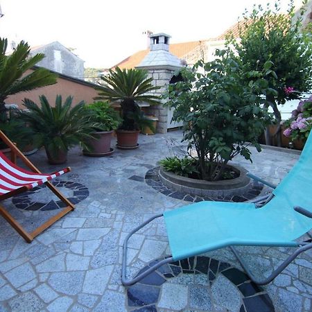 App With A Lovely Patio Мали-Лошинь Экстерьер фото