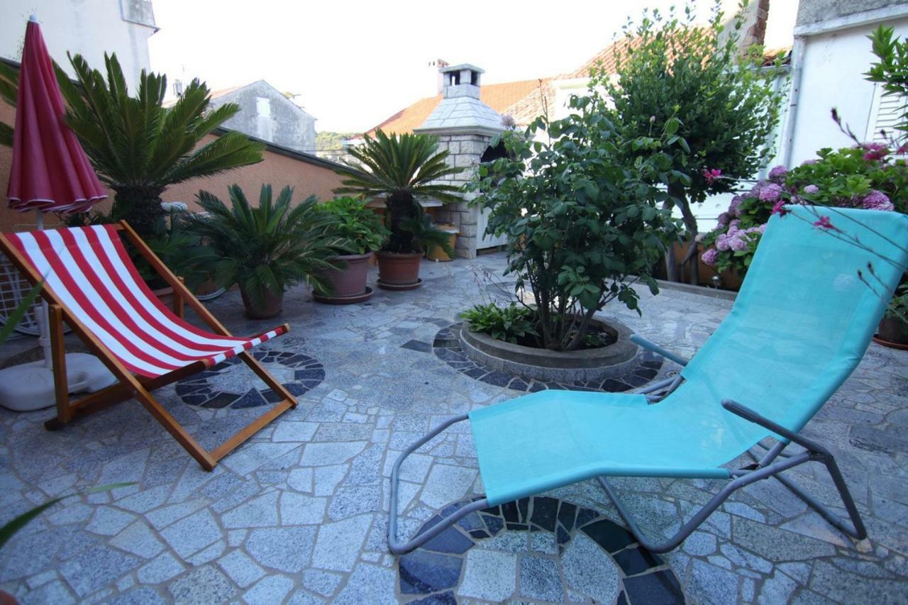 App With A Lovely Patio Мали-Лошинь Экстерьер фото